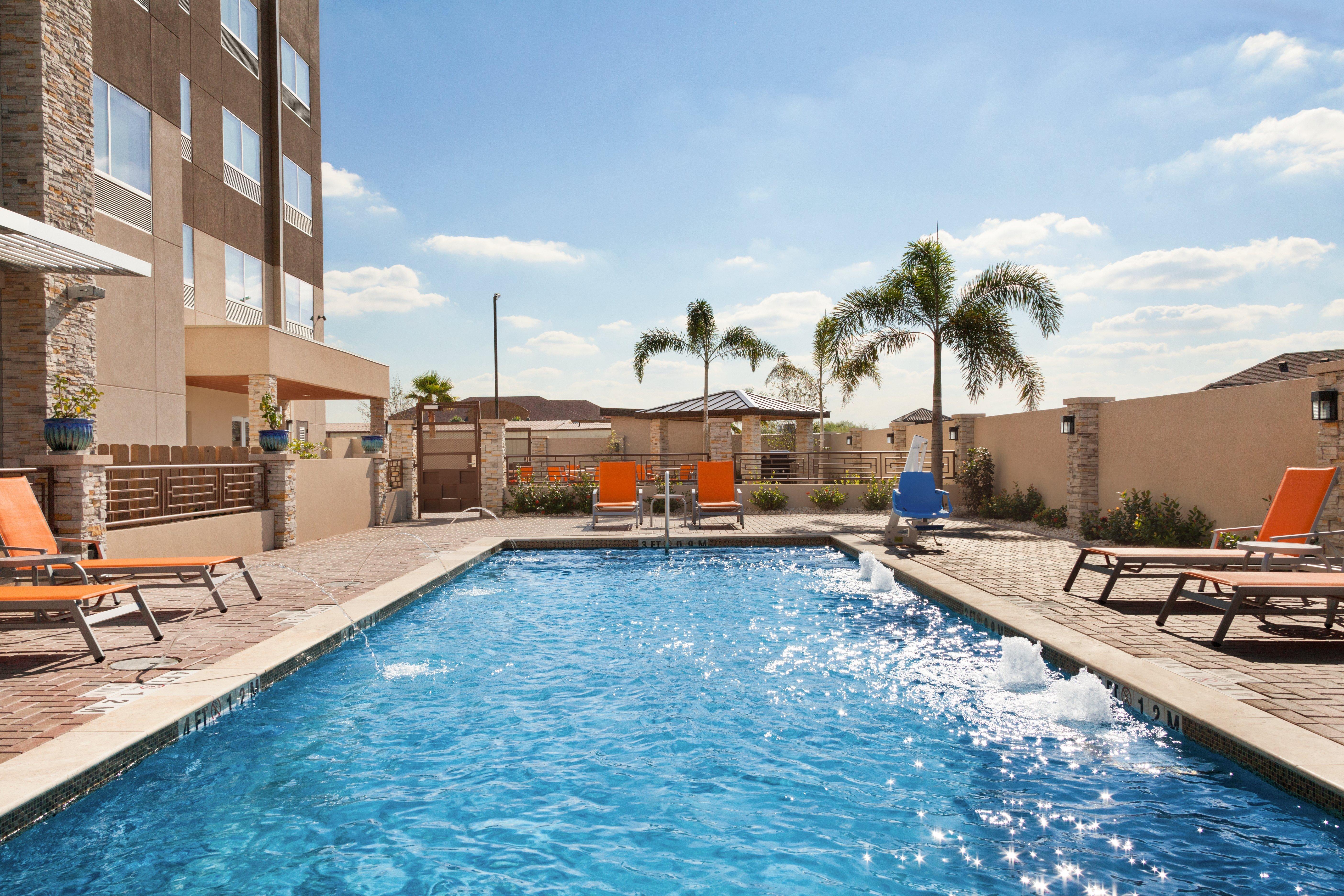 Holiday Inn Express & Suites Edinburg- Mcallen Area By Ihg Dış mekan fotoğraf